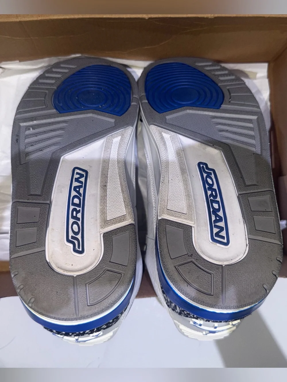 Jordan Men's White, Blue and Gray Retro Sneakers